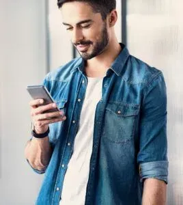 Man texting a speed date match