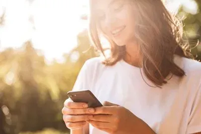 Woman watching a Hinge video